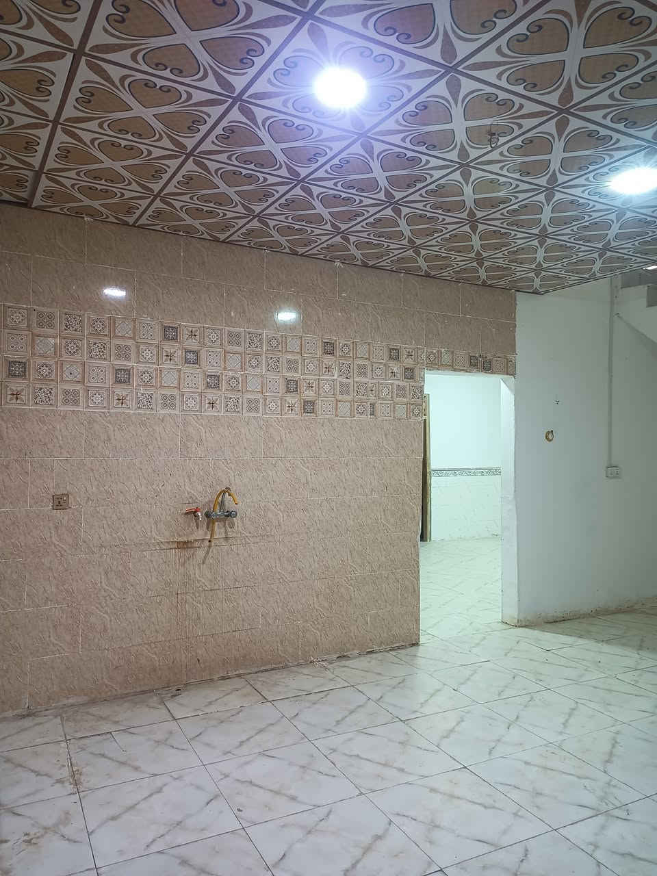 بيت 250متر للبيع السعر 42وبي مجال مقابيل قريت الغدير شارع المطحنه ***********
