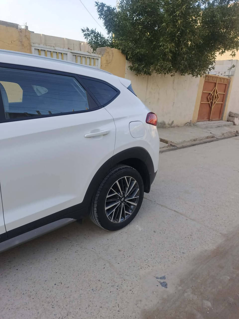 سلام عليكم للبيع توسان موديل 2021 مواصفات واحد على واحد سياره لوك جديده بحالت الوكالة وارد امريكي حادثها جاملغ وبنيد بس باقي السياره مكفولة كفاله عامه حتى من البارد سياره لوك جديده بمعنى الكلمه ماشيه 112 كير محرك عل شركه ما مفتوحات حداديه جديده تراي زيرو بيها سبير ما نازل فول لفول رقم بغداد الدولي هزه وفحص كله جديد مشروع وطني تحويل مباشر السعر 165 وبيها مجال مكاني بابل ***********. ***********.
