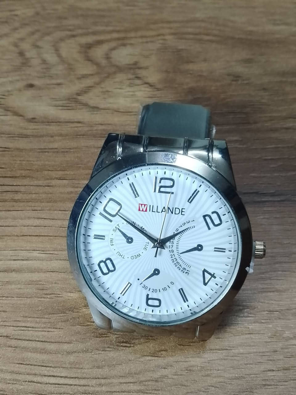 توفر الموديل الجديد من الساعات السير الحديد باحجام مختلفة و موديلات مختلفة للحجز و الاستفسار مراسلة الرقم  على الواتساب *********** او ***********
