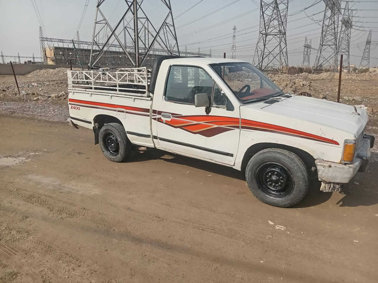 سلام عليكم نيسان موديل 92تك نضيفه محرك وكير وشاصي شرط من عدا صبغه جماليه مكفوله من اي عيب رقم مثنى راعيه يريد تحويل تريد وكاله اسويلك مكان سياره بغداد المين ***********رقم ***********السعر 30
