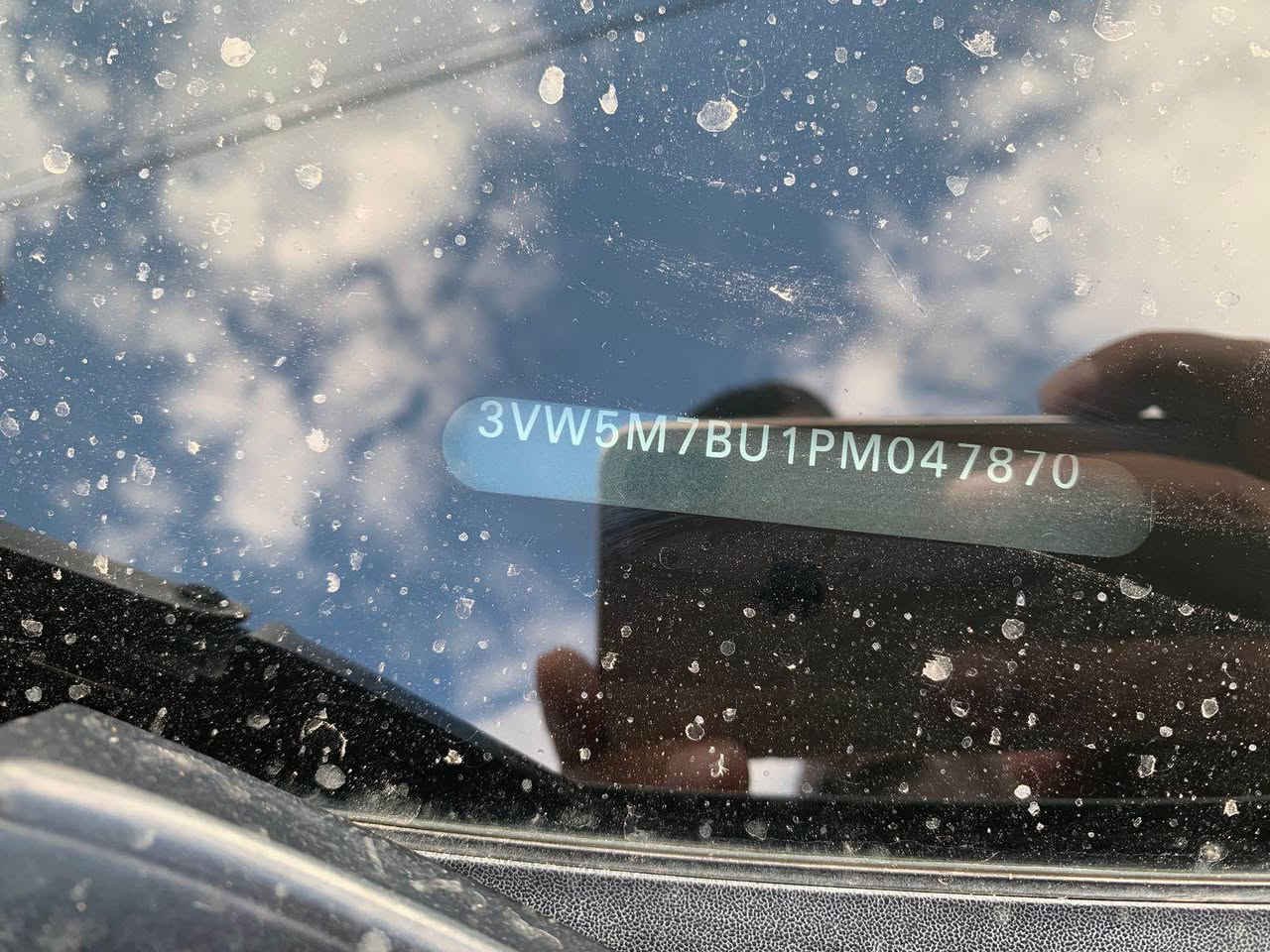 Jetta 2023.      
مواسفات. S 
ڕۆیشتن / ٣٠ هەزار میل 
مەکینە ١٥ تۆربۆ کەپس 
ڕەقەم سەنەوی نوێیە 
چامرلغ و دەرگای سایق 
سبوغ ، ناو دەرگا و 
دۆسەی هەیتی ، بێ ئێڕباگ 
١ جێ ساردی

نرخ / ١٣٩ $

ژمارە موبایڵ *********** أربيل, العراق
