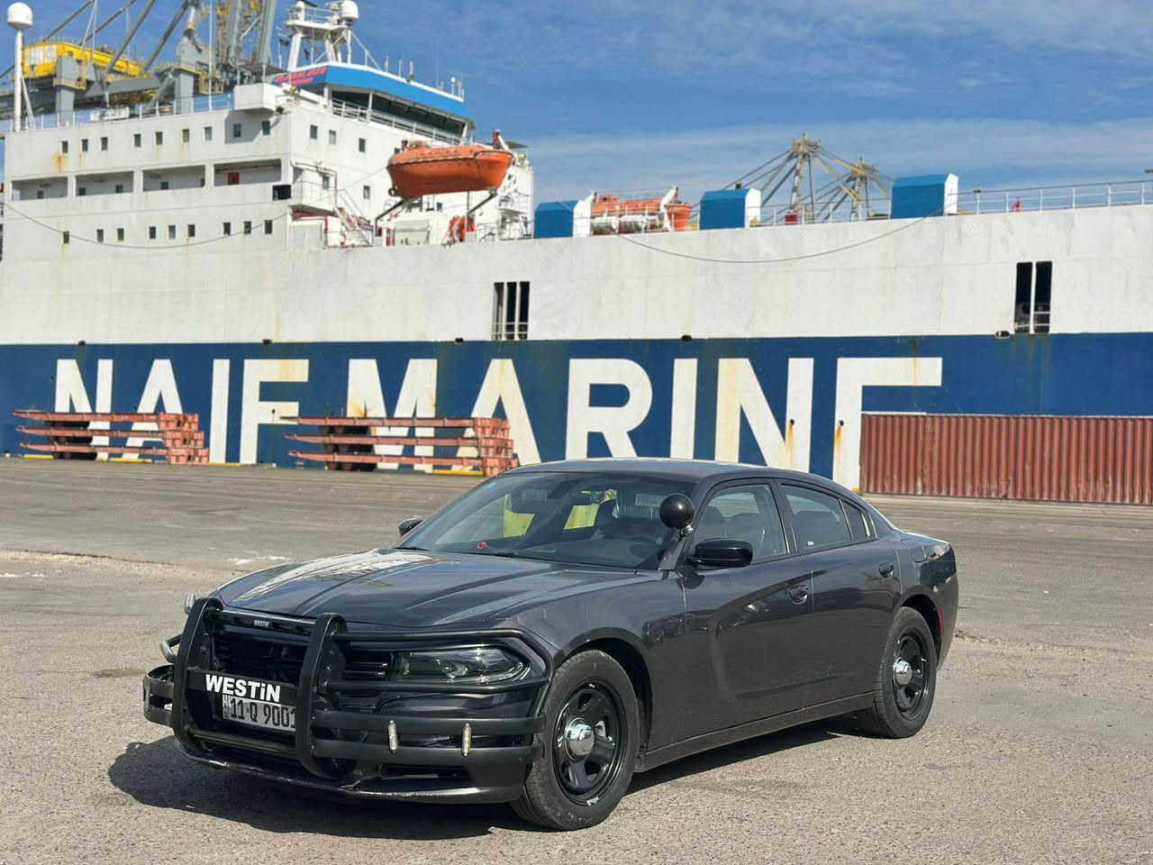 السلام عليكم للبيع جارجر موديل23 اصل النداء الاخير بوليسي استخبارات حادث بنيد فقط ومبدل نفس لون ابلادي رقم بغداد مميز باسمي 270 وبيها مجال ماشيه40 الف 
للاستفسار *********** البصرة, العراق
