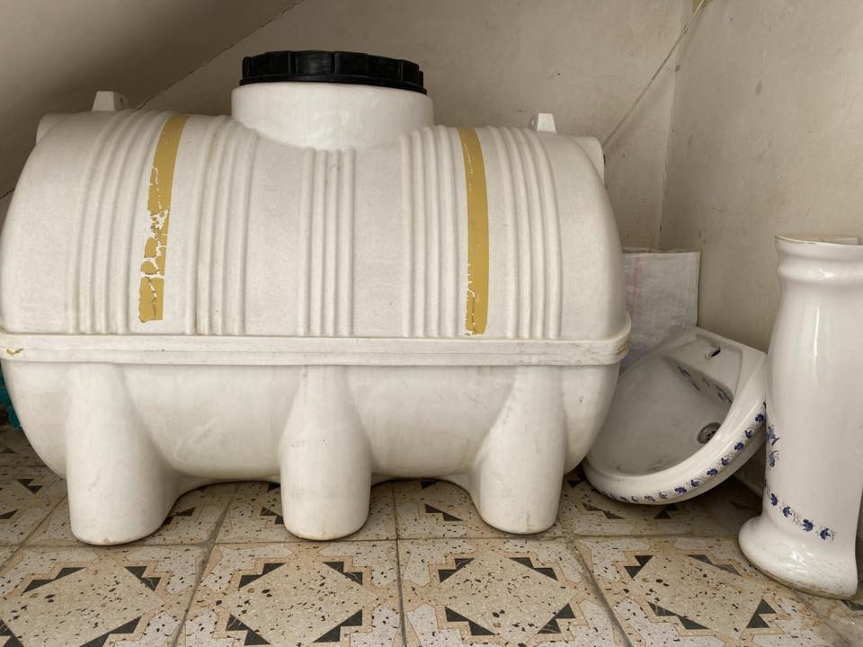 للبيع تانكي مستخدم شي قليل 1000 لتر مع البواري مال التاسيس مع ماطور ماء اصلي السعر 100 الف )
 كيزر شغال نظيف 50 الف ) 
مغسله بيها ثلمة صغيرة من تحت ب 10 الف
للتواصل ***********
