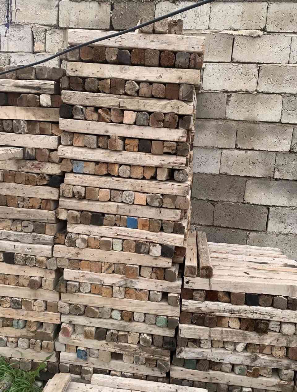 السلام عليكم خشب مقاصير لوح طول١متر/لوح طول٨٠بقار طول ٨٠+٧٠+٦٠+٥٠سعر المكعب٢٥٠الف العنوان بغداد بوب الشام ***********
