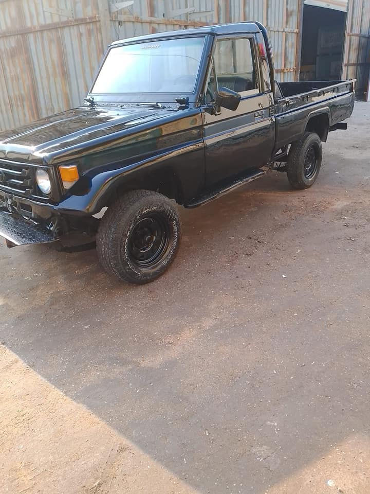 السلام عليكم  حوثية للبيع موديل 94 بدون اتكفل سرقة وشاير
مصبوغة عام رايدهة (33) ورقة السيارة حلوة 
كلشي شغال كهربائيات تايرات جدد مكينة بطة 
ما متواجد عل فيس ***********
