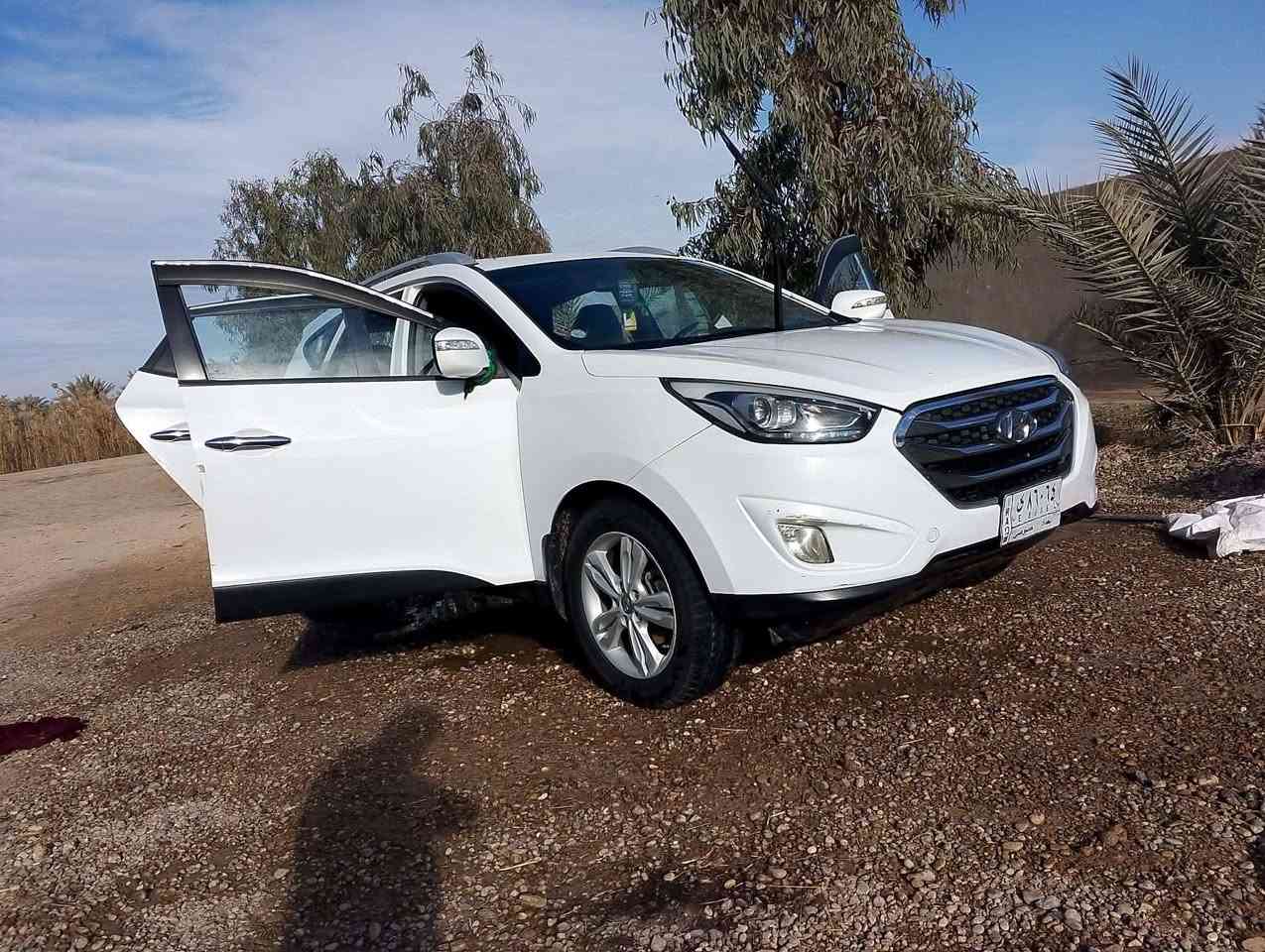 السلام عليكم 
 توسان موديل   13  خليجي حلووة كلش بس بيهة شوية ملاحظات بالكشر ومصلحن 
مواصفات ..محرك ٢٠٠٠
كامرة ....
وغيرهة من مواصفات المعروفة 
كلشي ما ناقصهة 
صدر جديد امامي خلفي 
تخم تاير جديد
 
امانة الله عل خير للياخذهة لان كلش ترايهة حلو 
السعر لمطلوب155وبيه مجال
الاتصال     ***********
مكان سياره بابل سده هنديه
وكل الهلة بيك
