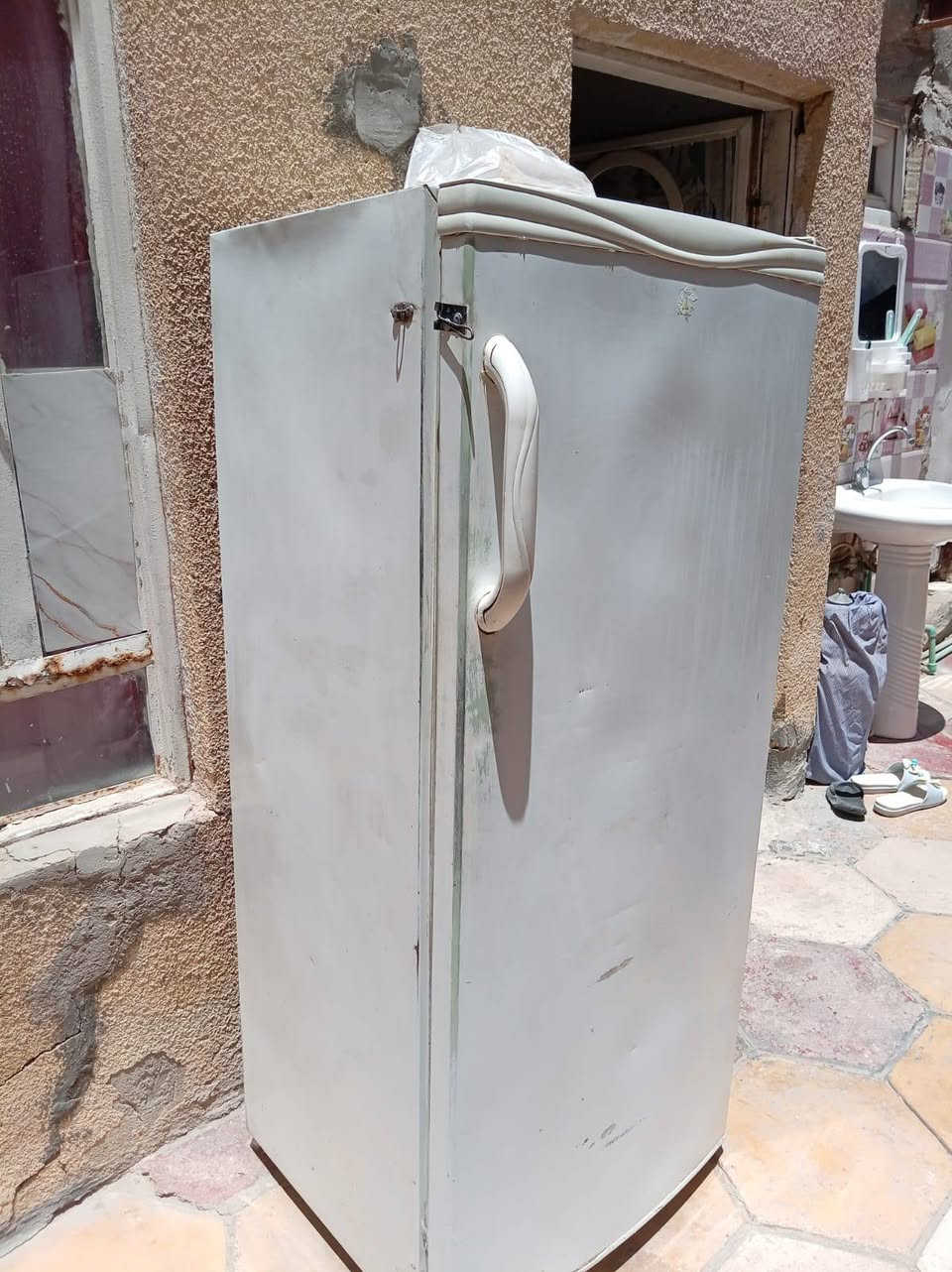 ثلاجات 2للبيع فقط تبريد يبرد نقص غاز للبيع 
مكلف بلنشر الشراي خاص  ٠***********
