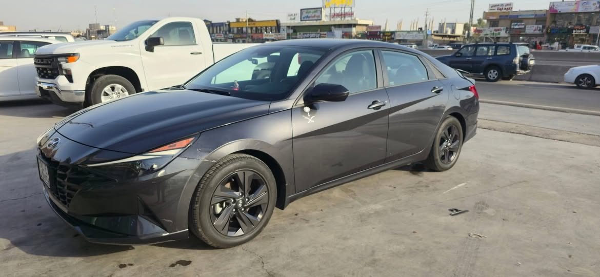 مراوس بكيا نيرو 
النترا 2022 وارد امريكي لون رصاصي 
محرك 2000 دوش 
حادثها جاملغ خلفي بدون صبغ بدون تبديل فقط بارد 
بصمة 
تشغيل عن بعد
رادارات امامي خلفي
كروز سرعه
قيادة ذاتية
تحديد مسار
سيارة نظيفة وحلوه للاستفسار ***********
