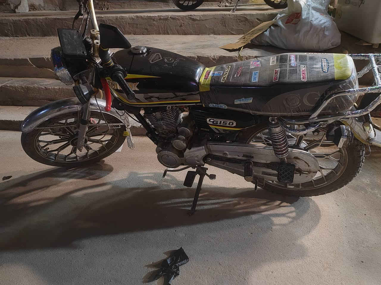 للبيع موديل 20 ورقه وحده بدون كمرك السعر قيم بل يحبه الله مراوس حسب القناعه  للاستفسار *********** المكان الرمادي الشراع
