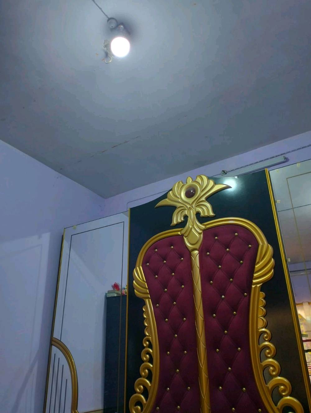 غرفة نوم للبيع السعر مليون وبيها مجال مكاني الناصرية المركز موجود واتساب او اتصال