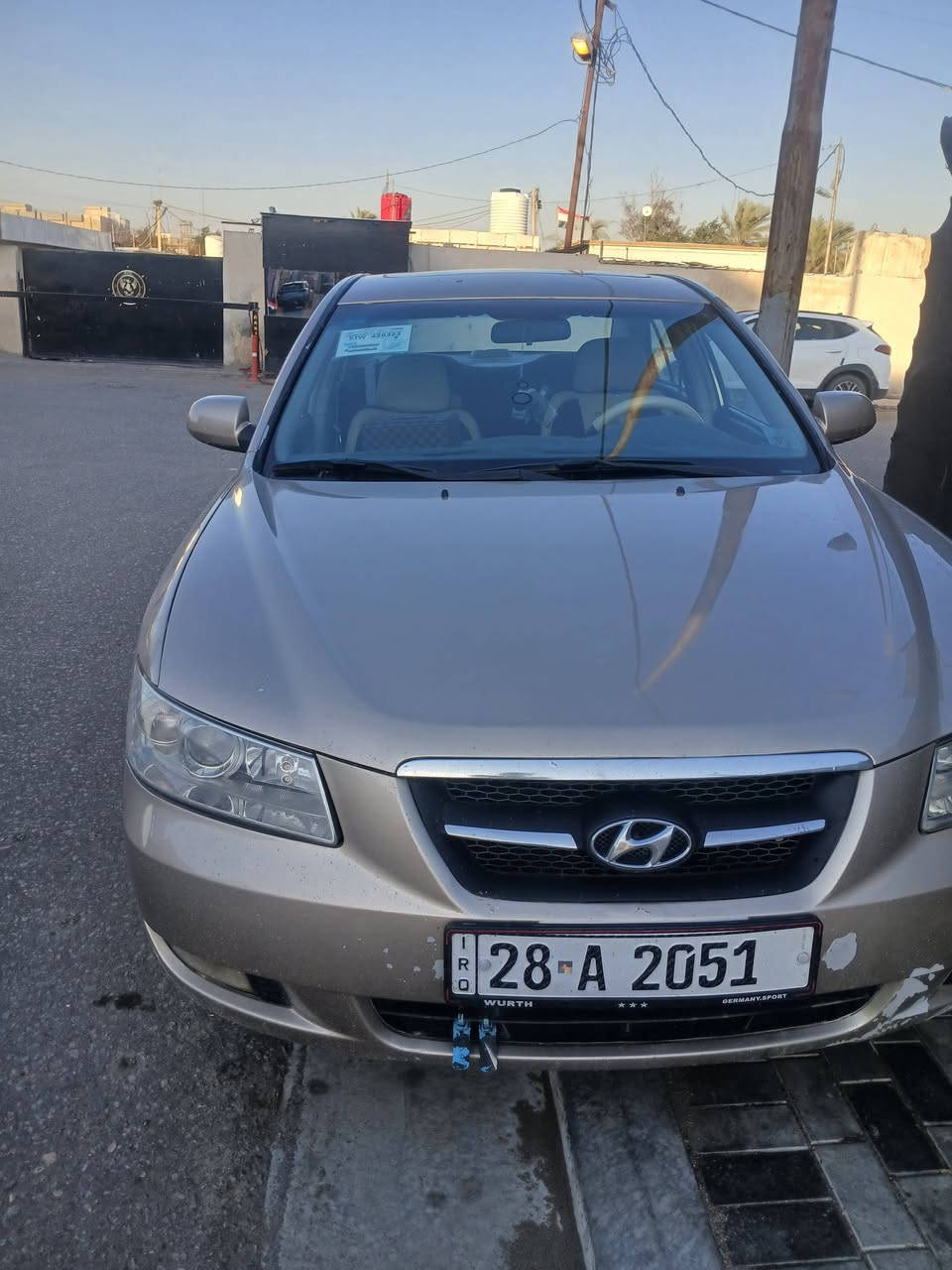 سلام عليكم سياره سوناتا خليجي موديل 2006.  مكينه 200
الون ذهبي رقم نجف مميز بسمي مصبوغه عام للجماليه سياره مكفوله من الضربه جديده معنا الكلمه تخم تاير جديد باتري جديد حداديه جديده محرك 200 كير مكفول غرفه جديده سياره جديده سعر /105وبيه مجال اتصال ***********كربلاء المقدسة
