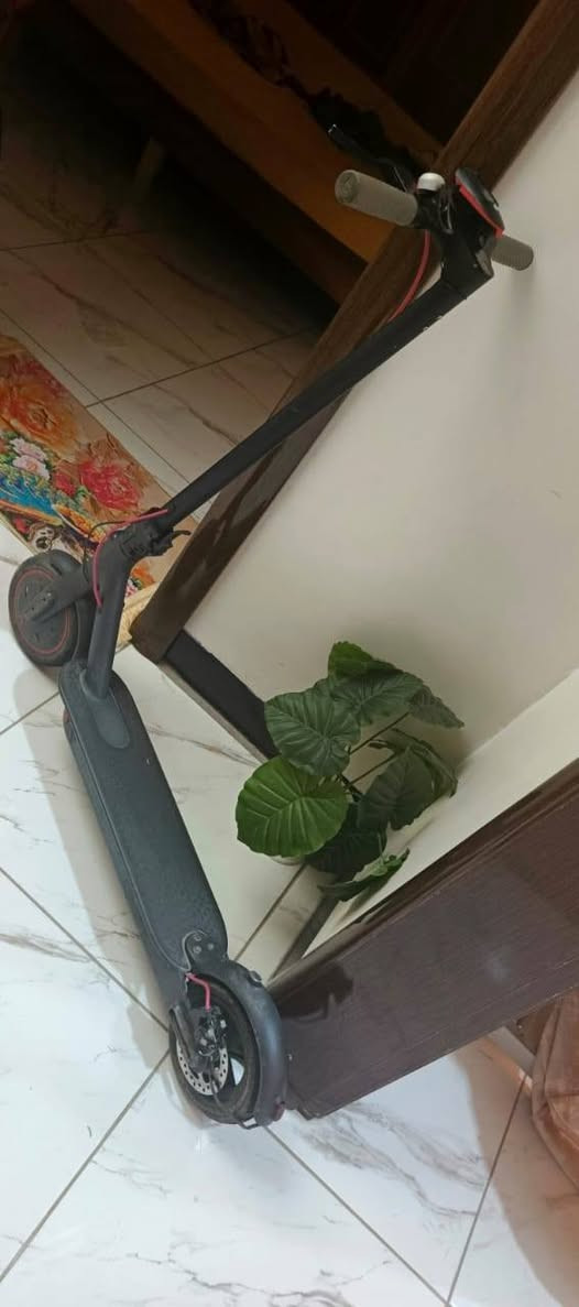 سكوتر شحن
باتري ليثوم  ثلاث سرع 
الشحنه الوحده اطول ٤٠ كيلو
مكان  موصل حي الاعلام 
***********
السعر 190الف@
