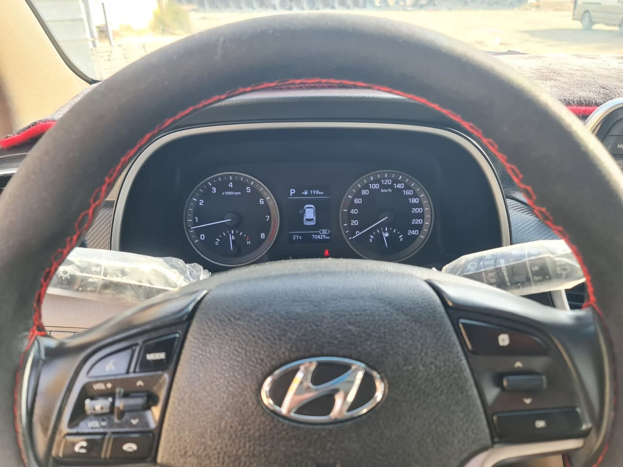 سلام عليكم
توسان للبيع 2019  خليجي كاصد فول مواصفات عده البنوراما

```مواصفات:```
حساسات

لد امامي 
لد نهاري
اشاير بل مري 
مري شفط 
اشاير ترحيب 
تغيير  مودات السياره 
حساسات الابواب عند الفتح  بصمه تشغيل + بصمه ابواب
شاشه 
كشن السايق كهربائي
تبريد قطعتين+ ثلاجه
الارضيه مغلفه جلد
تخم تاير جديد
السبير ما نازل
باتري جديد
كامره خلفيه
تحكم ستيرن جهتين
اريل مثلث نبكيشن 
ماشيه ٧٠ الف
رقم بغداد بسمي
عنوان بغداد ابو غريب
سنويه لحد ٢٠٢٩ شهر ٥
سعر 195$ 

***********
