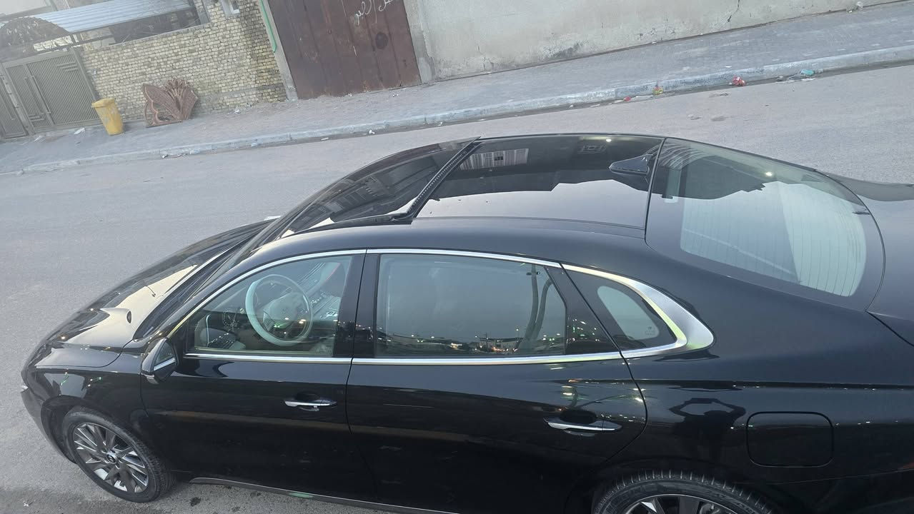 الفخامة هونداي ازيرا گراندور 2022
لون اسود موديل 2022 و ماشية 52 ميل

دبل جام فول بالعزل و الزرانة و الرفاهية 

غرفتها هلكد ما واسعة اي سيارة ثانية تركبها تحسها صغيرة

كلشي بيها على وضع الشركة غنية عن التعريف 

( بيها فقط جاملغ امامي كلير بدون فتح ) 

……..  مواصفات السيارة  ………

مواصفات فوووول للاخير  حته بانورما بيهه  

وارد كوري  ( هايبرد بنزين )

اقتصادية جداً التفويلة تمشي 950 الى 1000 كيلو

محرك 2400 تنفس طبيعي ( طيارة ) 

بالسرعة العالية و التعجيل يشتغل محرك البنزين و الكهرباء سوة و يولد قوة حصانية اكبر

داخل جلد ملكي اوفوايت

بصمة تشغيل و ابواب 

جام امامي خلفي اوتو + دبل جام  

١- شاشتين كبيرة متصلة + شاشة صغيرة

تدعم كار بلي و اندرويد اوتو 

٢- كاميرات محيطية ( 4 كاميرات )

لايت امامي دبل عدسة زينون + انارة نهارية

بگ لايت خلفي led 

انارة دشبول داخلية متغيرة 

٤- الكشنات الامامية اثنينهم كهرباء 

الكشنات الامامية تدفئة + تبريد 

الكشنات الخلفية تدفئة 

حساسات امامية + خلفية

رادار امامي + جانبي + نقاط عماء

انارة ترحيب عند الاقتراب من السيارة

مري شفط + اشارة بالمري

زر للتحكم بارتفاع اللايت الامامي 

منافذ للطاقة و الشحن امامي + خلفي 

شاحن وايرلس 

تبريد منفصل للراكب و السائق 

قطعتين تبريد امامي + خلفي

تدفئة بالستيرن 

جنطة كهرباء + فتح عند الاقتراب

3 وضعيات للقيادة 

هاند بريك بصمة كهربائي

نظام Auto Hold اوتو هولد 

انارة حمراء بالابواب 

حساسات بالابواب للتنبيه عند فتح الباب و سيارة 

قادمة من الخلف 

نظام المحافظة على المسار 

كروس ( تحكم بالسرعة )

نظام ترحيب صوتي

تخم تاير مشيلن 

رقم بغداد بأسمي  السعر ب 225  ورقه 

***********
