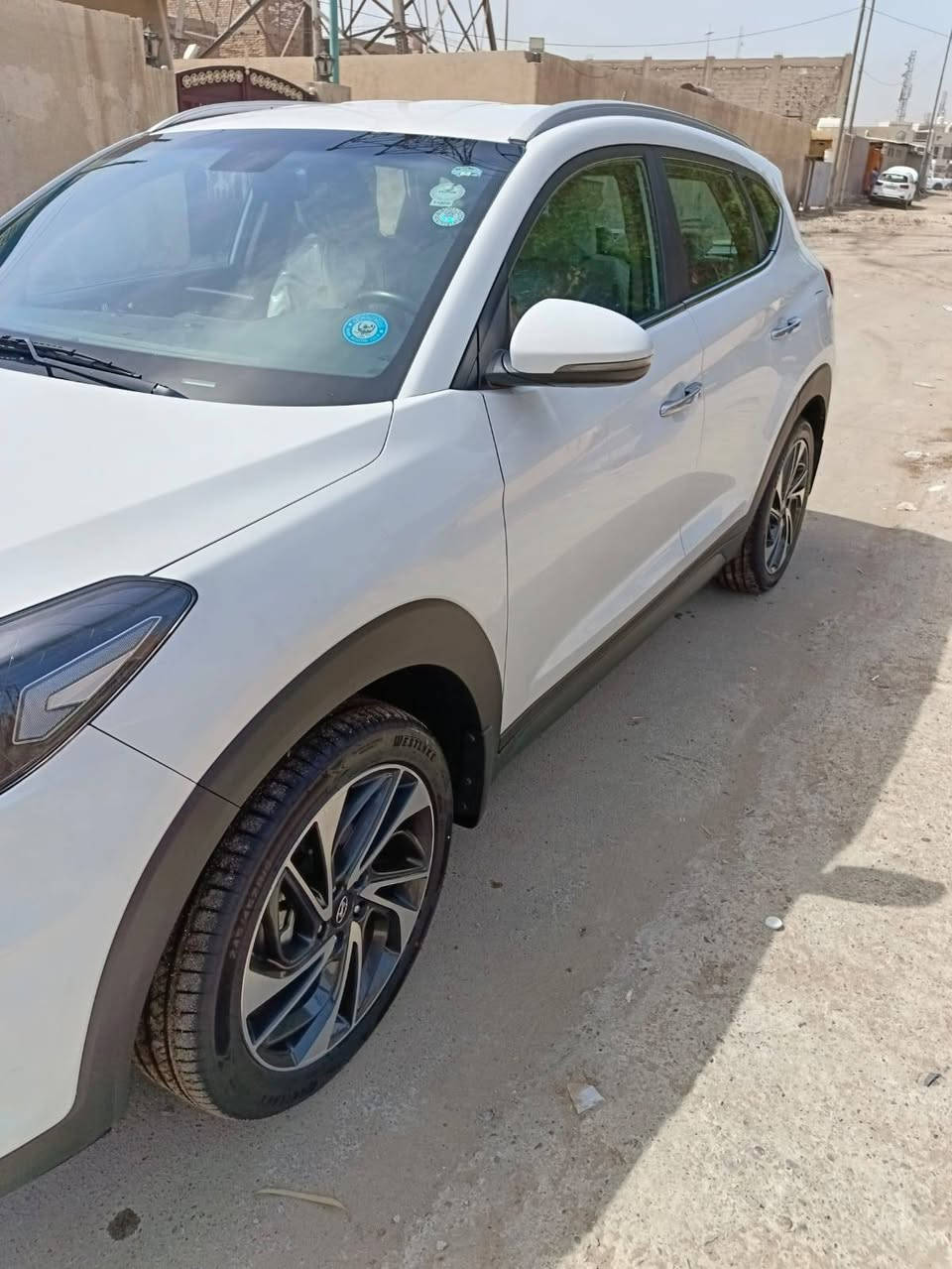 توسان مديل 20 خليجي مكفوله ماعده رصعات باب الصدر ولخفه جوه و ممبينات رقم اربيل بسمي ماشيه 74 الف مكاني بغداد رقمي *********** السعر 210 بيه مجال بصيط 
موصافاته 
1-حساسات امامي + خلفي 
2- كامره دواره 
3-3انضمه قياده 
4-مري شفط+ اشاير مري 
5-بصمه تشغيل + ابواب 
6-شاحن وايرليس 
7-ثلاجه جكمجه
8- قطعتين تبريد 
يدات نيكل
