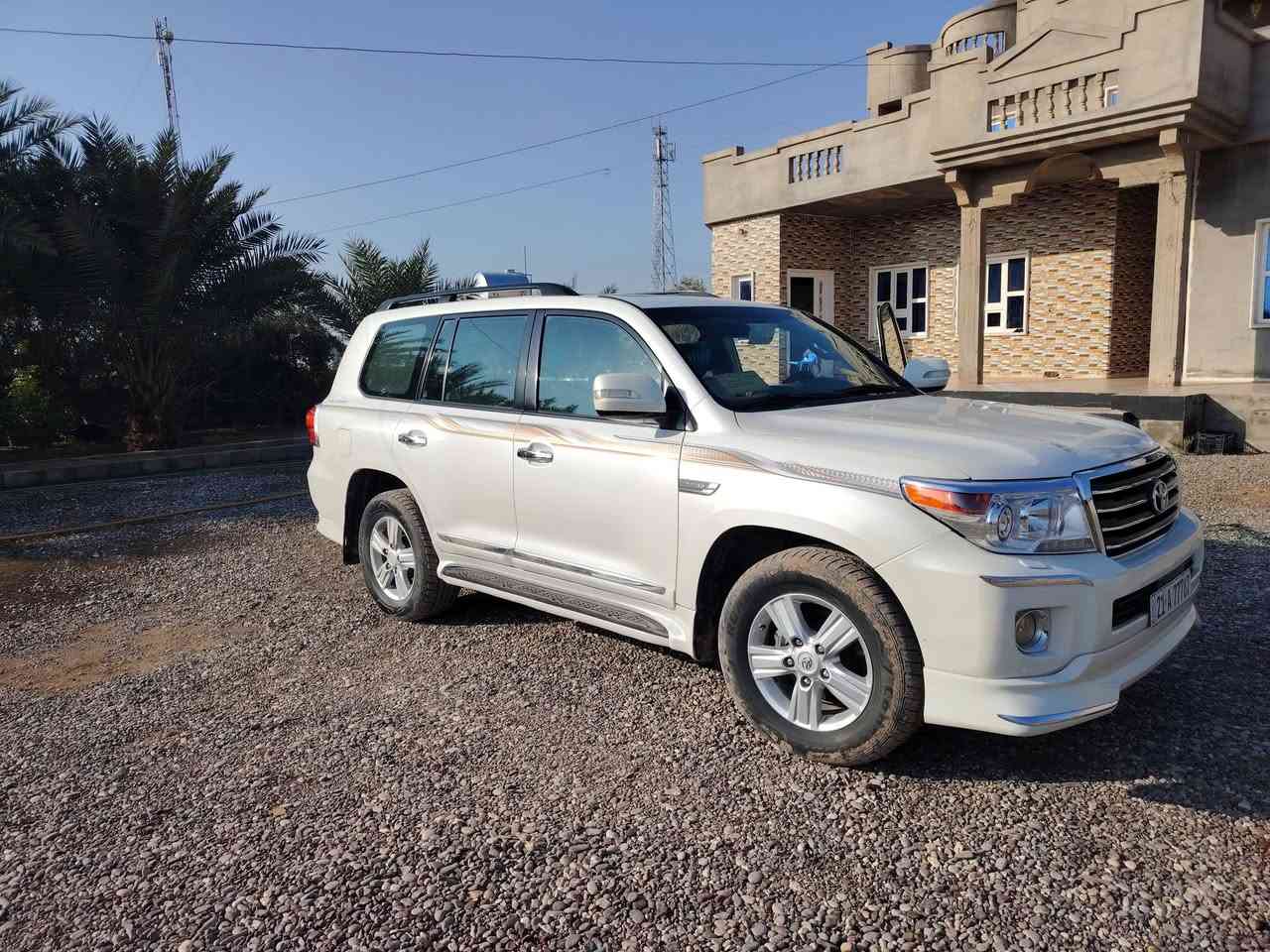 السلام عليكم ..
سياره لاندكروز ..
موديل 2010..
كير + محرك شرط .. .  GX.R
V6
رقم مميز
السعر .330
الاتصال على الأرقام .***********
***********
