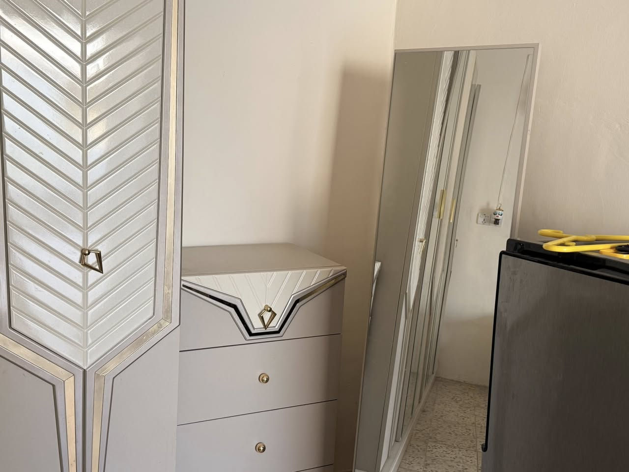 غرفة نوم مستعملة للبيع
تتكوّن من 9 قطع
� الحالة: 100‎%
💰 السعر: مليونين دينار
🚚 النقل والفتح والشد على المشتري

للاستفسار والمزيد من التفاصيل، يرجى المراسلة على الخاص او الاتصال على الرقم الاتي ***********
