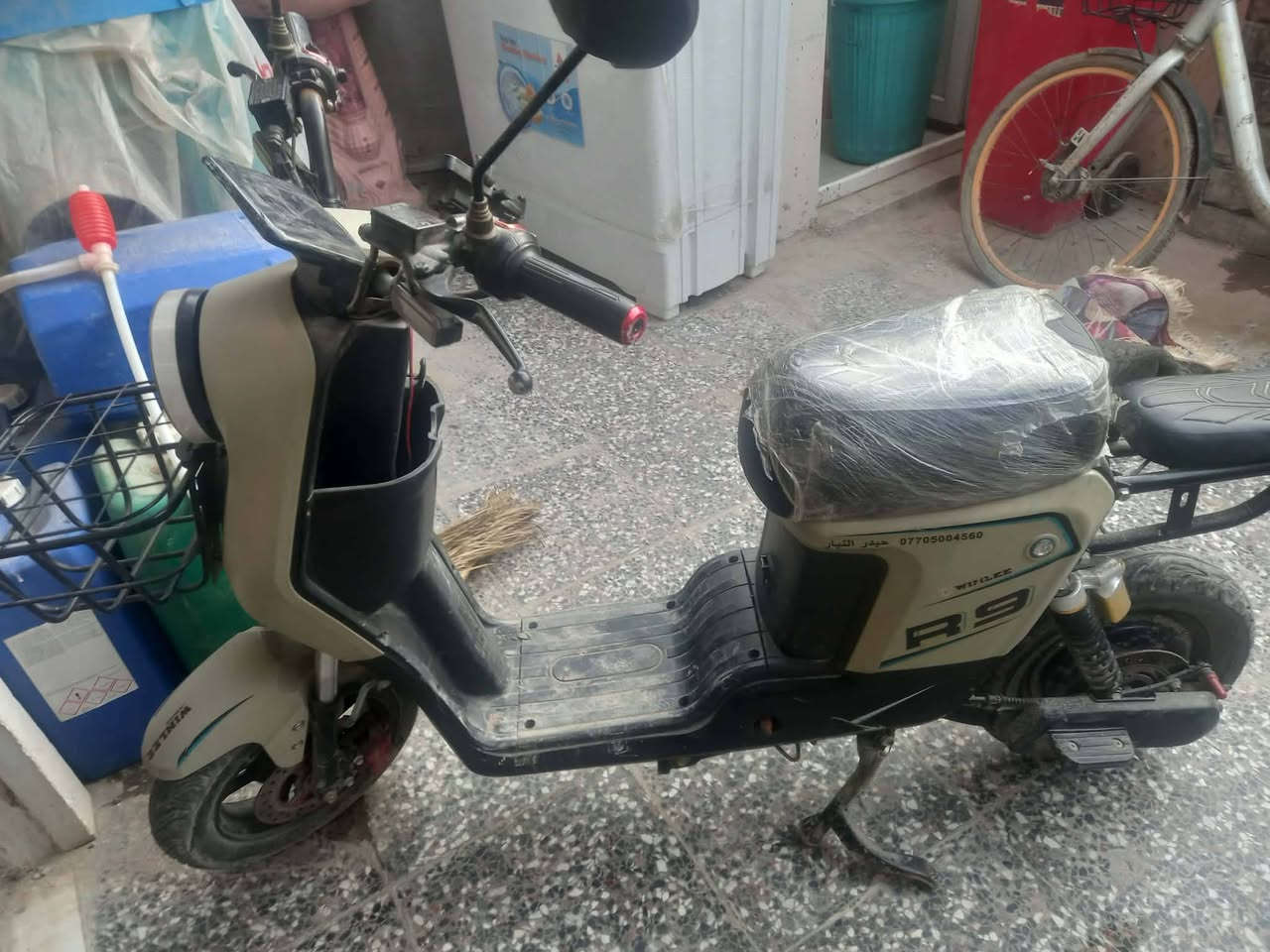 سلام عليكم للبيع دراجه شحن السعر ٣٥٠ بيه مجال  الاستفسار الاتصال ***********
