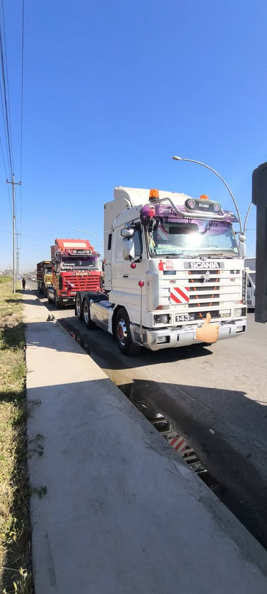 سلام عليكم سياره سكانية لبيع موديل 996 فول موصفات مكفوله من دعامية ل دعامية حجم المحرك 500/ 16/0 جيباس تصريح امني سياره جاهزا ع شغل حاصه مال كاز بيها ( حمولتها 38ألف) 
رقم الهاتف / ***********
