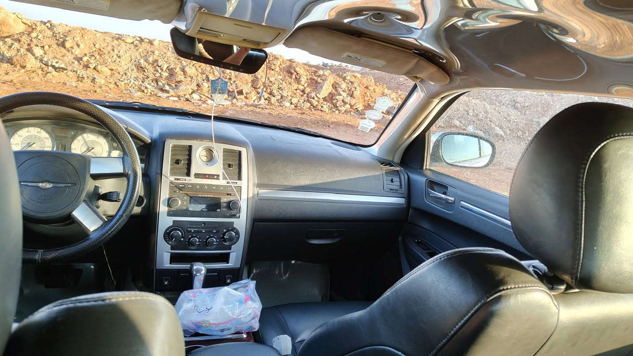 السلام عليكم
أوباما 10 كندي تبديل جاملغ امامي فقط 
رقم اربيل بأسمي 
السعر 142 وبيها مجال 
مكاني كوت 
رقم الهاتف ***********
