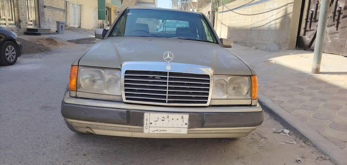 سلام عليكم مارسدس دب للبيع  موديل 91 
رقم أنبار محرك بلادي 6 سلندر (300) 
السياره مكفوله من الضربه قواعد الدبلات  سليمه 
تبريد شغال أريل كهربائي سنتر لك شغال جام تحم كهرباء 
السياره جاهزه من حداديه وتخم تاير السعر 49 وبيه مجال قليل 
***********
