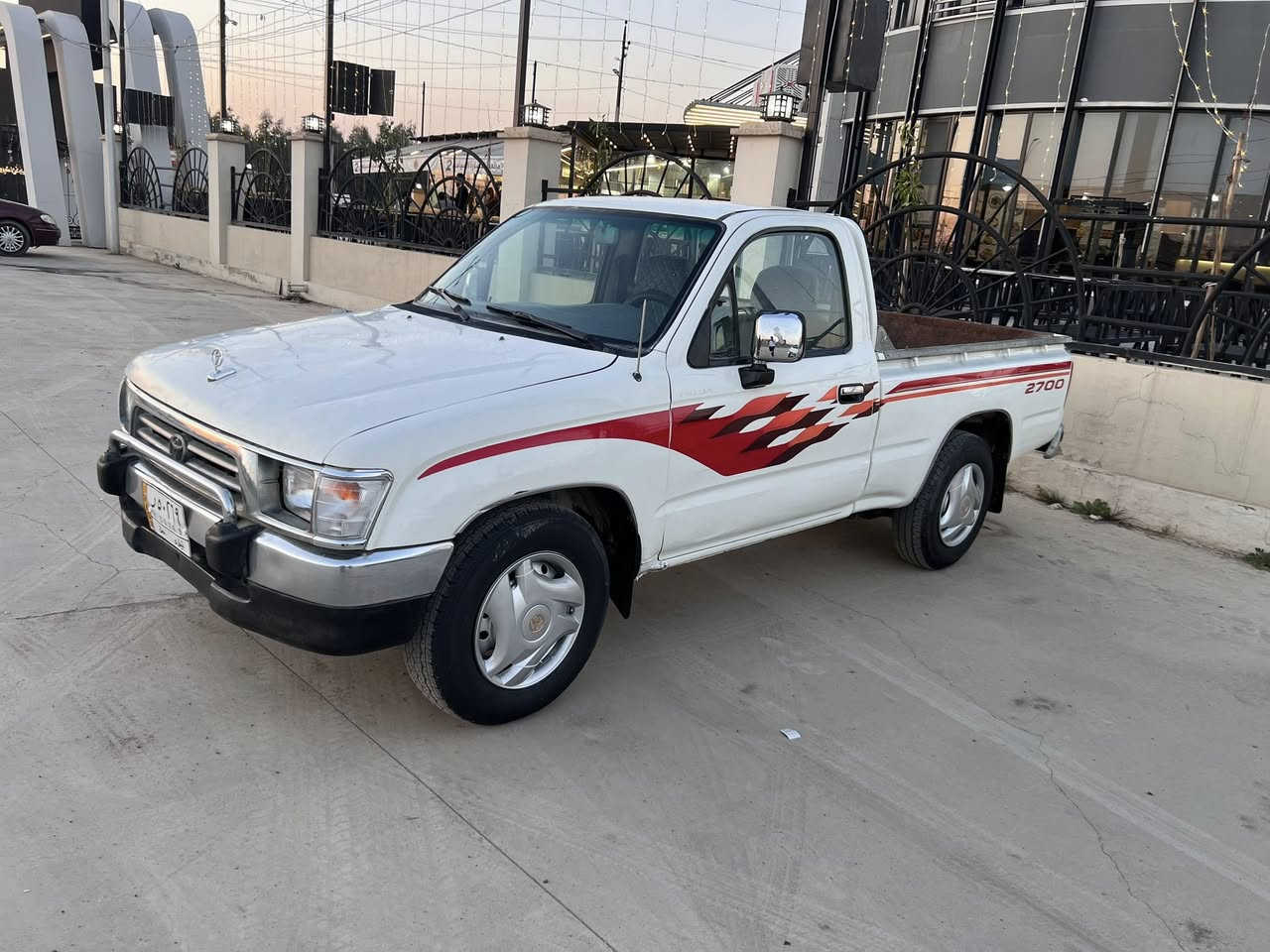 السلام عليكم
بيكم موديل 98 تك 
حار بارد داخل ازرك 
رقم سنويه جديد 
كابون بانزين 
سياره وضع شركه 
بيها. شويه بارد بل بوند 
وملاحضات خفيفه 
المكان ناحيه الكوير 
رقم الهاتف ***********
