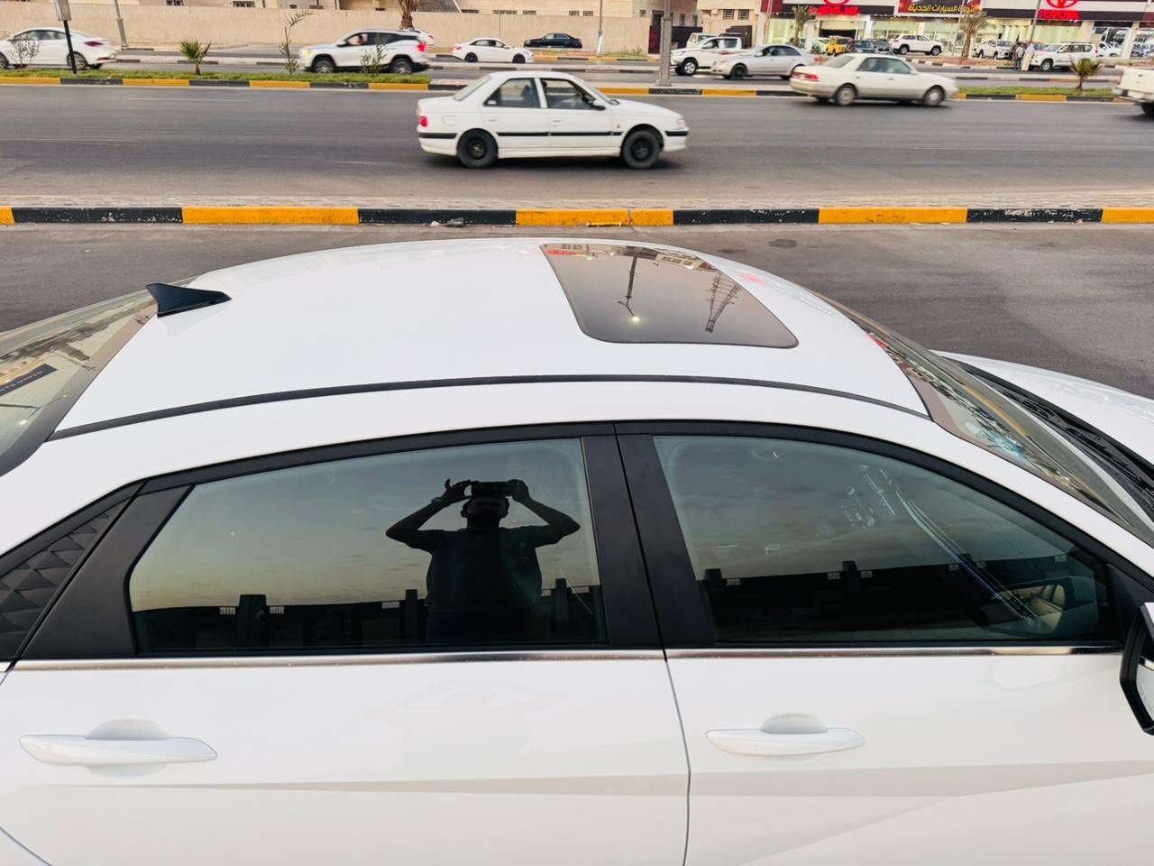 سلام عليكم

Hyundai Elantra 2025 

للبيع هيونداي النترا  لمتدد 2025 

السيارة بعدها زيرو ماشيه 27000قابل  للزياده

محرك 4 سلندر 2000 دوش 

السيارة لون ابيض صدفي وارد امريكي 


السيارة حادثها فقط الجاملغ الامامي الايسر ومستبدل اصلي ومرشوش مثبت  وضربه بلبنيد وشغل درجة اولى
وبارد بلمدكر الايسر الخلفي مامصلحه ع وضعها ترجع PDR

ايرباك دركه فقط 
 بدون شاصي 

السيارة فول مواصفات

1-فتحة

2-فول تحكم استيرن

3-شاشة كاملة متصلة وعدادات ديجيتال

4-رادار امامي  مستبدل 📍وخلفي وجانبي (نقاط عمياء)

5-توقف ذاتي

6-لايت امامي وخلفي LED 

7-قيادة ذاتية

8-تحديد مسار

9-درايف مود (Normal,Sport,Smart)

10-اوتو هولد

11-هاند بريك دكمة

12-بصمة ابواب

13-بصمة تشغيل

14-تشغيل عن بعد

15-ابل كاربلاي واندرويد اوتو

16-لد داخلي 

17-شاحنة وايرليس

18-منافذ داخلية يو اس بي وتايب سي

19-كشنات جلد

20-كروس كونترول مثبت سرعة ومحدد سرعة 

21-كامرة خلفية دوارة

22-كشنات تدفئة

23-التبريد ايضاً بي شاشة

السيارة فول مواصفات ومناقصها اي شي كلشي بيها كامل  ماعده برمجيات الرادر

السيارة مرقه رقم الماني (معوقين بصره) وكاله

المعوق ولد شاب 

سعر السيارة170$ ورقة وبيها مجال 

مكاني البصره حي الاصدقاء

***********

اللي يشوف السعر غالي لا يتصل رجاءاً