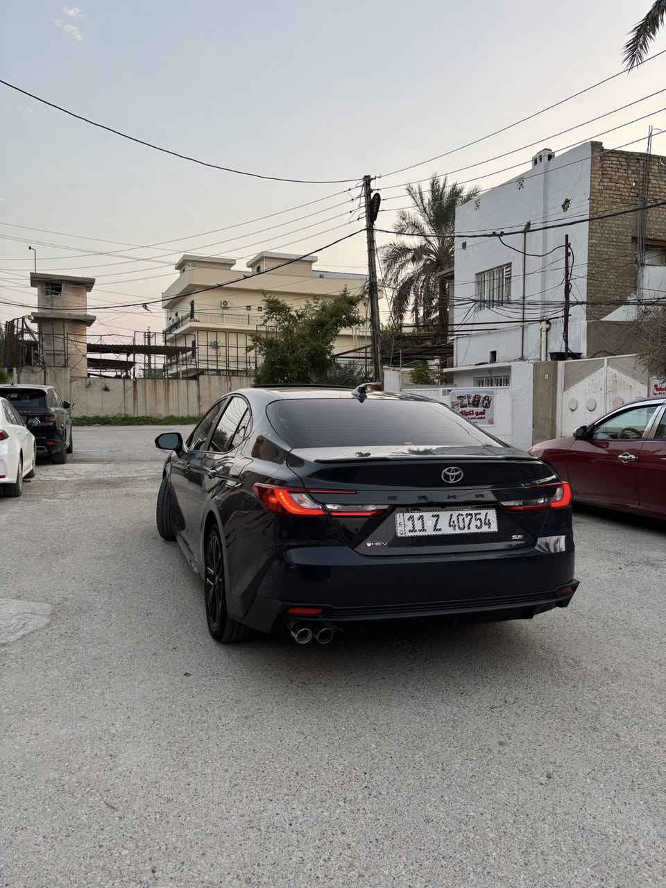 السلام عليكم كامري مديل 25 هايربد  وارد امريكي بيه بنيد مبدل فقط يرباك دركه  طاك السياره SE معروفه مواصفاته سياره كلش جديده وحلوه ومابيه اي نقص رقم بغداد بسمي السعر 233 وبيه مجال *********** مكان سياره ديالى بعقوبه
