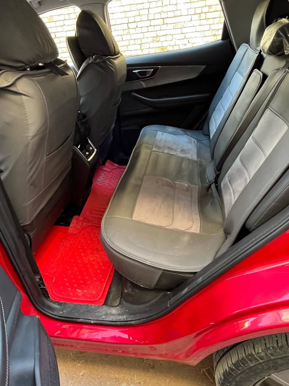 للبيع شيري تيجو ٤ استيشن
بحالة ممتازة 

الموديل 2022

الممشى 61,653 كم

القير اوتوماتيك 

اللون احمر 

الحالة ممتازة استخدام نظيف 

المواصفات شاشة وسطية كاميرا خلفية وحساسات فتحة بانوراما تكييف ممتاز داخلية نظيفة موضحة بالصورة استخدام شخصي الشاصي سليم سبب بيع السيارة هو السفر 

(السعر  دفتر وعشرين ورقة قابل للتفاوض )

العنوان :بغداد 

التواصل : ***********
