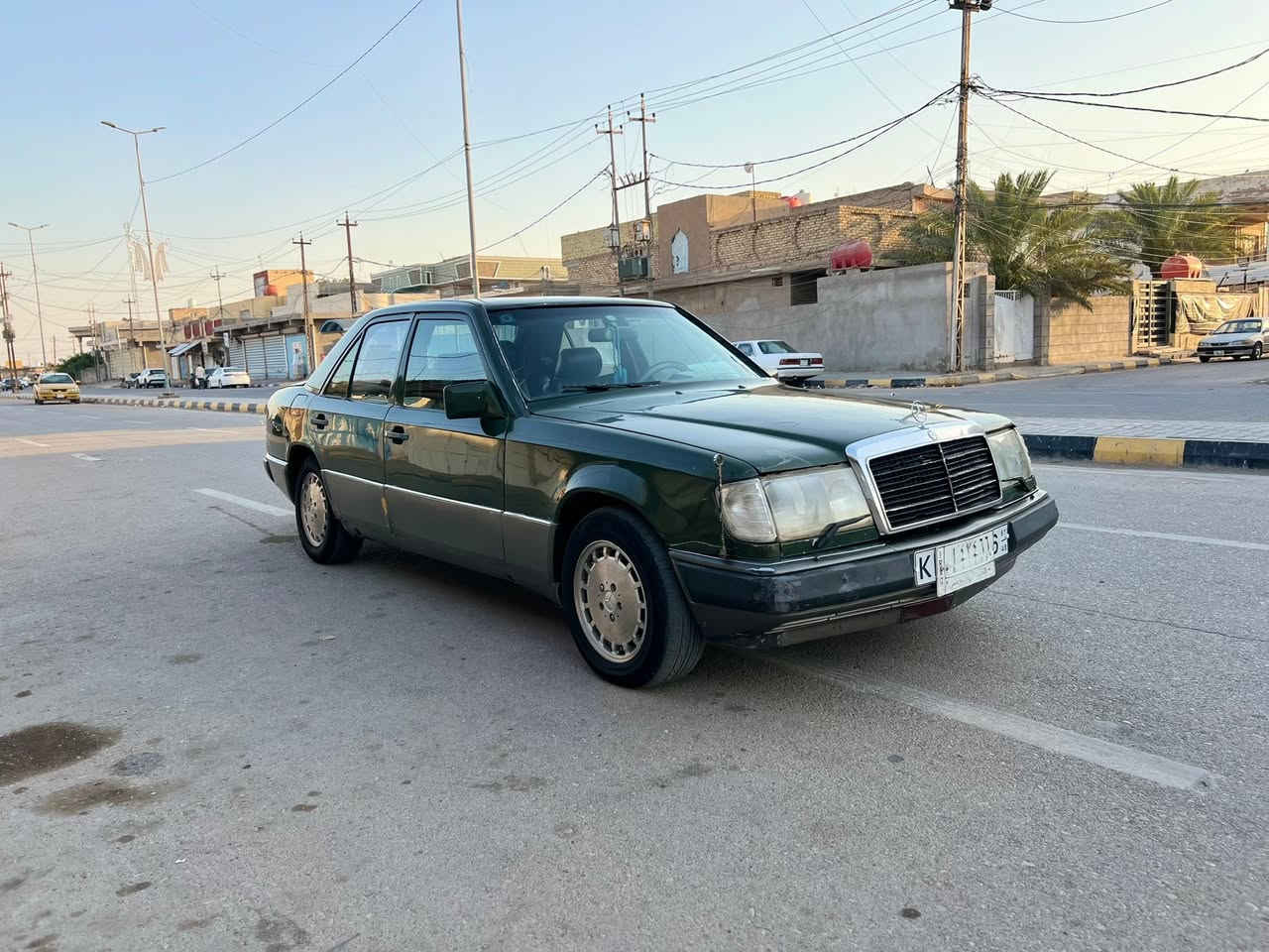 السلام عليكم شباب 🖤
مرسيدس دب موديل 1993 لون زيتوني 
رقم نجف تحويل مباشر ثاني يوم سنويه لغايه (2028) مكينه وكير بطه ديلكو 2500 مكفولات لا تنقيص ولا بخار تبريد ثلج ❄️ ويه سويج دواخل غرفه كامله جديده اني شادهن كشنات جلد كهربائي شغالات جام كهرباء سياره جديده وأحلى من صور 
العنوان واسط 
السعر 45 وبيه مجال 
رقم الهاتف ***********
