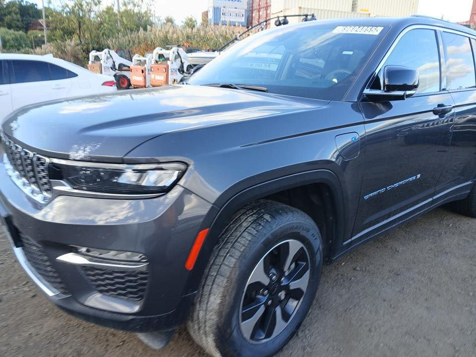 سلام عليكم جيب شروكي هايبرد حالياً بلعقبه موجوده موديل ٢٤ كلين فقط حادثهه الي موضح بلصوره اليحب يدخلهه ع كتاب شهداء تخدمه او يكمركهه براحته السعر٢٨٠$ مجال بسيط جداً بلنسبه لحادثهه بلاش السعر  فول مواصفات السياره 
***********
