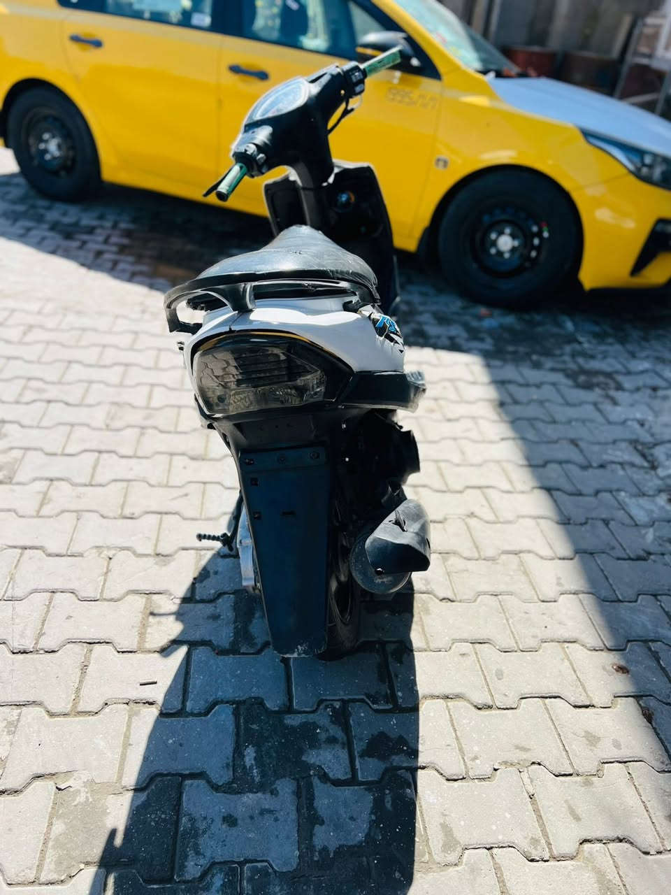 سلام عليكم دراجه ماكس عدله للبيع لدراجه نضيفه الله شاهد بوشه ٥٥كفرات مختمه ختم واحد السعر٤٠٠وبيهه مجال المكان بغداد جسر ديالئ الرقم ***********
