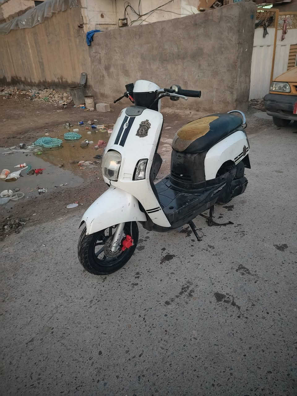 سلام عليكم دراجه للبيع خير من الله شغاله هندر واحده دراجه حلوه ونضيفه سعر 350 وبيه مجال بصيط مكاني جسر ديالى القديم رقم ***********
