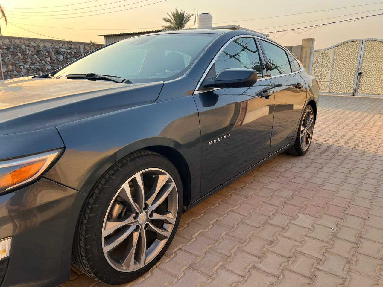 شوفر ليت ماليبو مديل 2021 LT 
فول مواصفات 
محرك 1500 تيربو 
بصمة 
اوتو ستوب 
تشغيل عن بعد 
فتحة سقف 
داخل اسود 
تحكمات استيرن كامله 
نضام كاربلي
كشنات كهربائية 
تدفئة تبريد  كشنات 
نضام التبريد قطعتين 
حدادية صدر جاهزة مشدود غراض اله اصلي من كلشي 
قبل اقل من شهر 
من دبلات تبديل اصلي مال كصه الى اخر نقص جان بل حداديه 
السيارة رقم معوقين
وبيه بعد سنتين وتصير حره والوكاله تكون ثاني يوم 
بل سيارة 
والسيارة جاهزه كير ومحرك كلشي تمام 
.
الضرر بنيد مبدل وجاملغ الساق مبدل 
وجاملغ خلفي 
السعر 110
رقم الهاتف ***********
