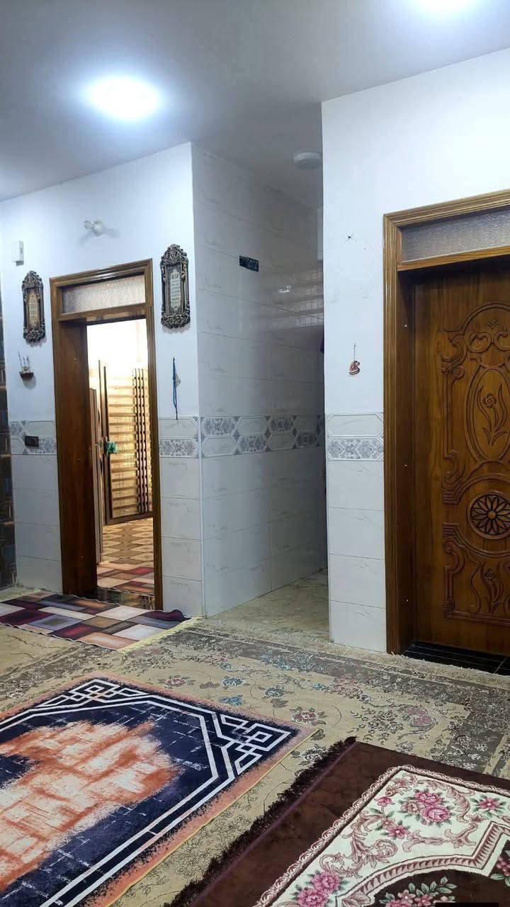 ياالله 
السلام عليكم بيت للبيع المساحه 200متر طابو زراعي سند 25 تحويل مباشر طابقين بناء حديث درجه اولى يحتوي على أربع غرف وصاله وأستقبال ومطبخ وصحيات الطابق الثاني فقط عايز لبخ العنوان كربلاء طويريج حي الرياض على الشارع التلبيط مباشر السعر خاص للأستفسار الأتصال على الارقام الموجوده 
***********
***********
