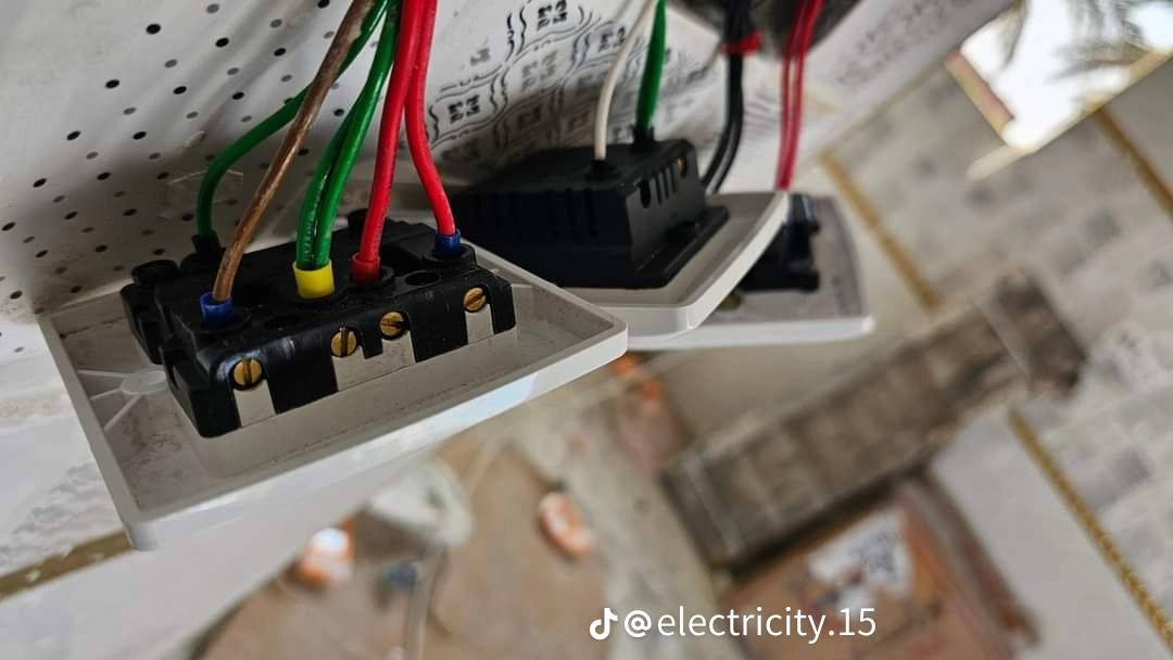 سلام عليكم
هل تبحث عن الدقة والأمان في تأسيس كهرباء منزلك أو مشروعك الجديد؟ نحن نعلم أن التأسيس الصحيح هو أساس الراحة والاطمئنان في المستقبل، لذلك نقدم لك خدماتنا في أعمال المقاولات الكهربائية بأعلى المعايير.
​لماذا تختارنا لتأسيس كهرباء بيتك؟
​✅ تخطيط هندسي: توزيع ذكي لنقاط الإنارة والأفياش بما يتناسب مع أثاثك وتصميمك.
​✅ أمان مطلق: نلتزم بكافة معايير السلامة واستخدام الخامات الأصلية لتجنب الأعطال المستقبلية.
​✅ دقة في المواعيد: تسليم العمل في الوقت المحدد وبأعلى جودة تنفيذ.
​✅ تأسيس سمارت: إمكانية تجهيز وتأسيس أنظمة المنازل الذكية (Smart Home).
​✅ أسعار تنافسية: أفضل قيمة مقابل أعلى جودة تنفيذ.
​خدماتنا تشمل:
​تأسيس وتمديد شبكات الكهرباء بالكامل.
​تركيب لوحات التوزيع (البوردات).
​تأسيس شبكات الإنترنت، الكاميرات، والساتلايت.
​صيانة وتجديد التمديدات القديمة.
​لا تترك أمان بيتك للصدفة.. ابدأ صح من البداية!
***********

اللهم ارزقهم مايتمنون لنا 🩷
