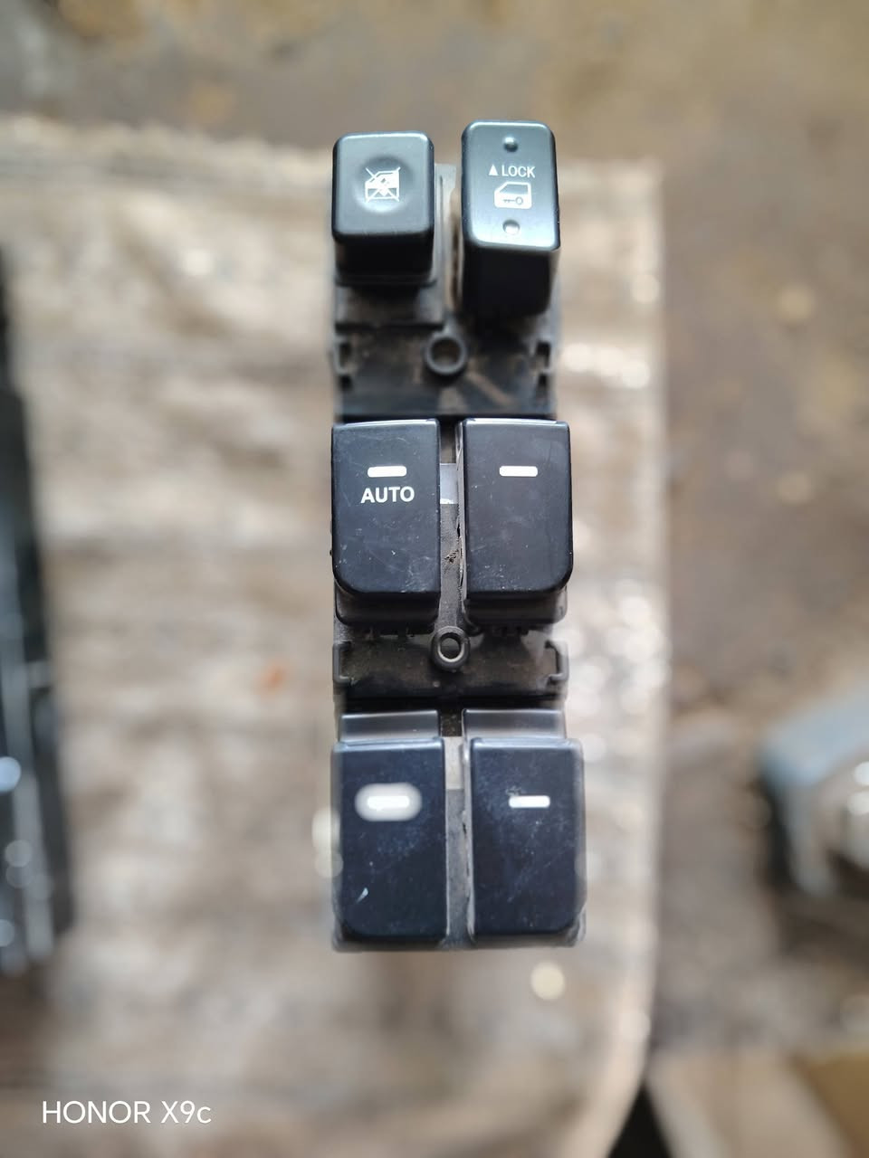 اللهم صلّ على محمد وآل محمد 
توصيل لجميع المحافظات 
واتساب ***********
ورشة الصادق لتصليح مكائن جام واقفال السيارات
