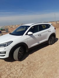 توسان  2020  البيع السعر 170 وهذه رقمي 07828309404