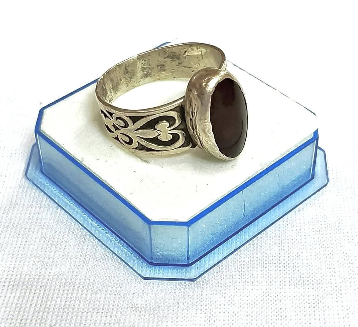 السلام عليكم ..6 قطع للبيع صياغات يدوية ثقيلة كلهن فضه ع فحص و احجار حلوة  السعر 325 و بيهن مجال بسيط  مكاني بغداد و توصيل بغداد و ديالى فقط


**إذا كنت صاحب هذا الإعلان وتريد حذفه لأي سبب، رجاءا أرسل رسالة إلى الدعم الفني**