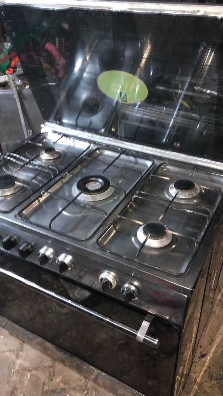 السلام عليكم طباخ فريش مصري نظيف كلش نار زركه وقويه للتواصل خاص او واتساب ***********
