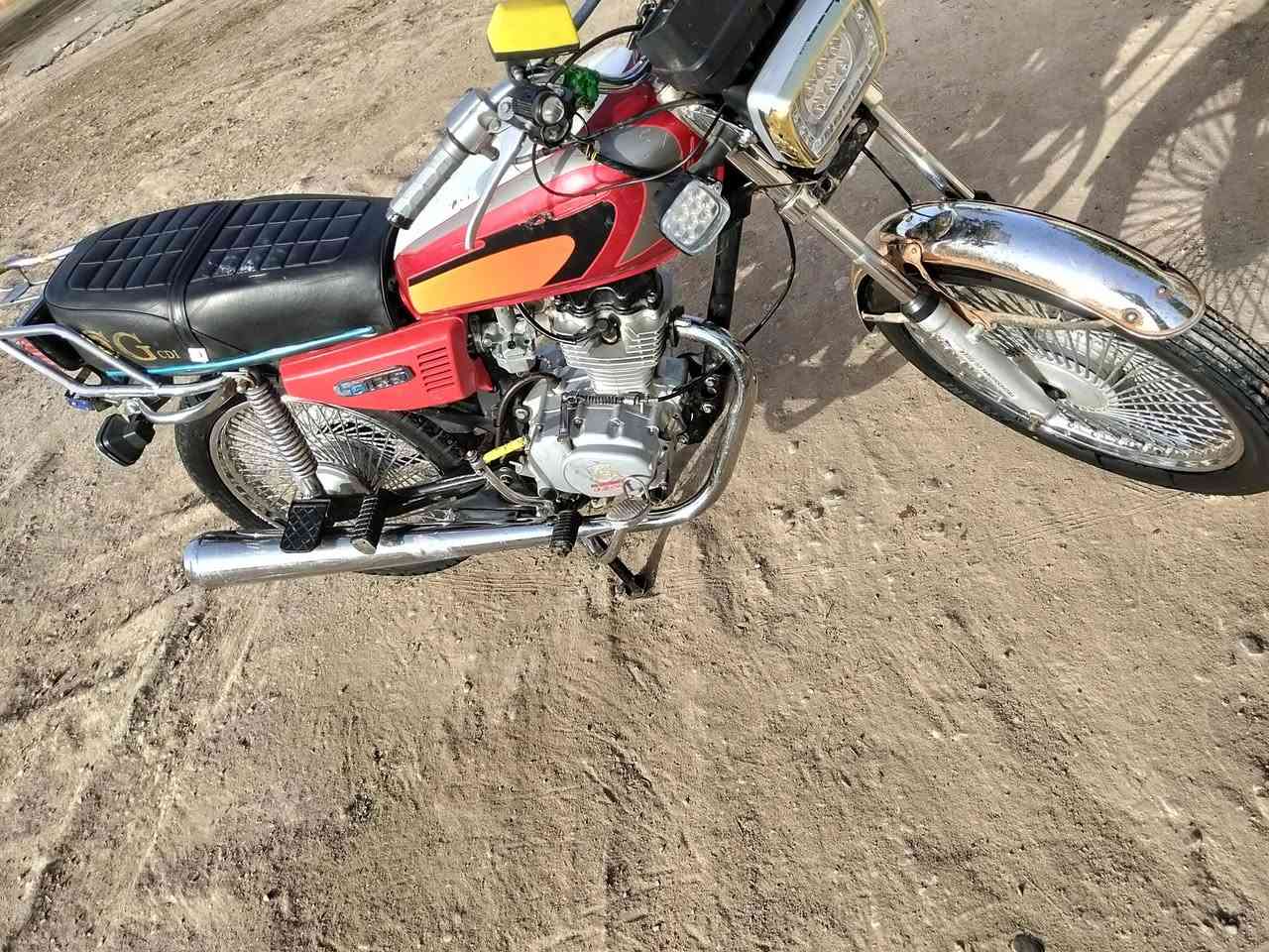 سلام عليكم دراجة للبيع موديل 21 مكان خله سعر 450 ***********
