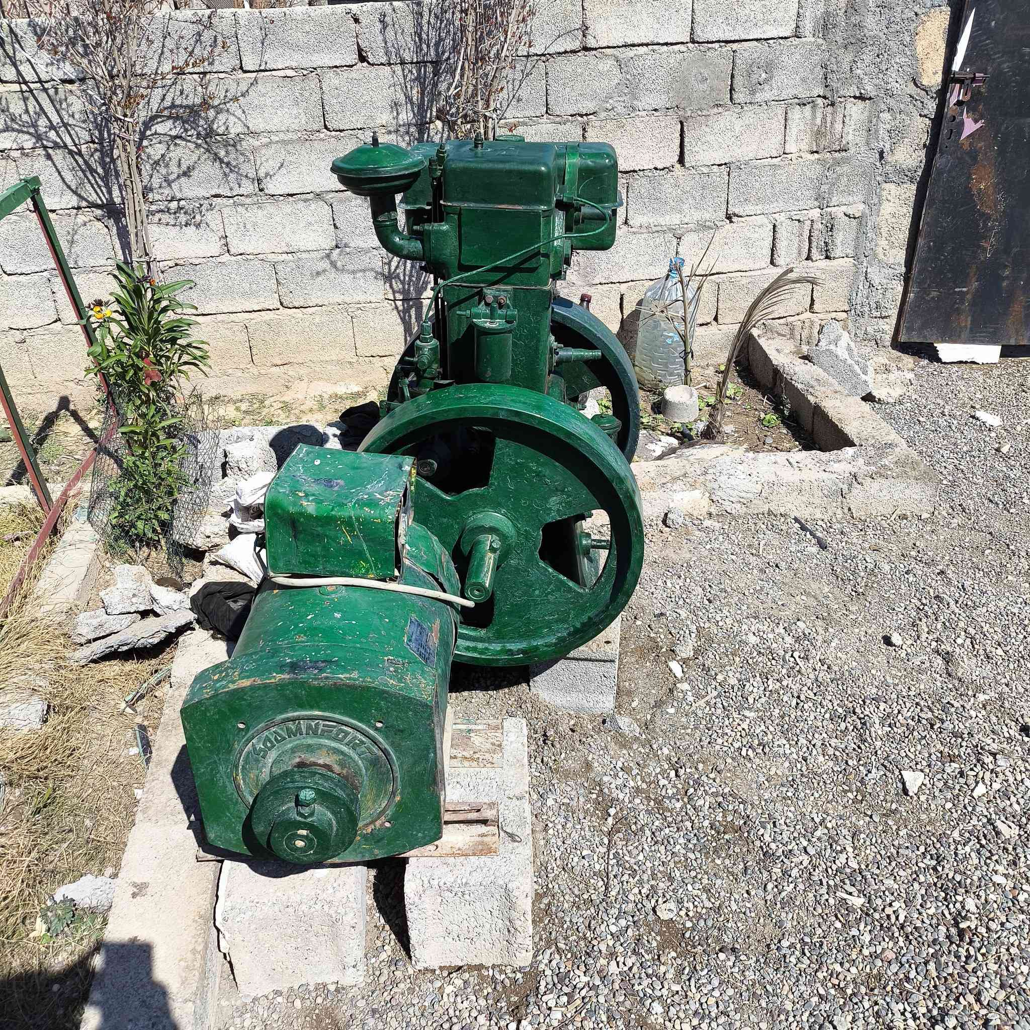 : السلام عليكم
لستر مارشال ثمانية حصان مع داينمو 12 ونص الماني شرط  التوليد للبيع  . 
للأستفسار اكثر الاتصال على ***********
