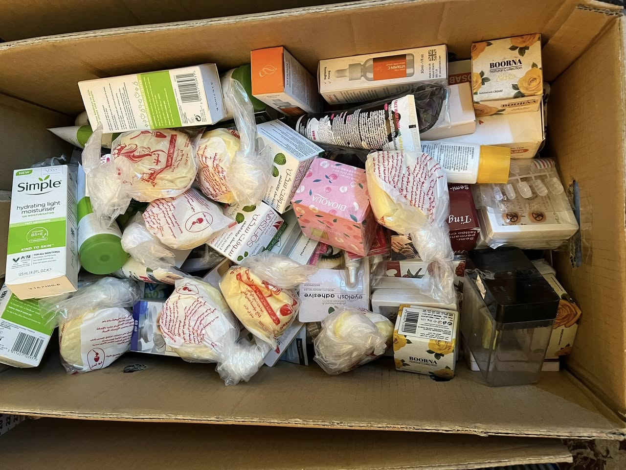 سلام عليكم تصفية بضاعة هدايا كوزمتك قرطاسية غراض خير من الله يترسلك محل صورتلكم قسم وبعد  اكو قسم ثاني بكدهن رايدهم شلعة سعر قفل ١ ونص مكان بلديات رقم ***********
