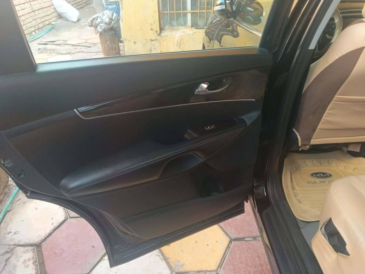 سلام عليكم
سياره سورنتو 
موديل 17
وارد امريكي 
اربعه سلندر 2400جي دي اي 
خمسه راكب 
تحكم ستيران جهتين
اشاير بالمري 
كشنات كهرباء 
تدفه تبريد 
حساست امامي خلفي 
شاشا كمره
الضر شبر جاملغ وشبر بنيد بيه سونار 
عنوان الناصريه 
قضاء الغراف 
السعر 155
بيه مجال بصيط 
رقم ***********
