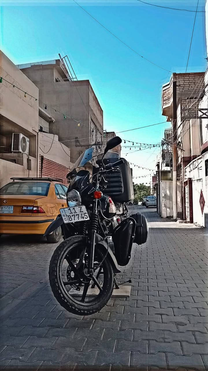 سلام عليكم دراجه بودكسر موديل 2022مطينه شادله جديده ما مفتوحه دراجه خير من الله تجي تكلب وتقتنع وتاخذه تحولي ثاني يوم مكاني بغداد شرطه الخامسه  سعره ب مليونين و200وبيه مجال ما عده الغراض الهاتف ***********متواجد واتس
