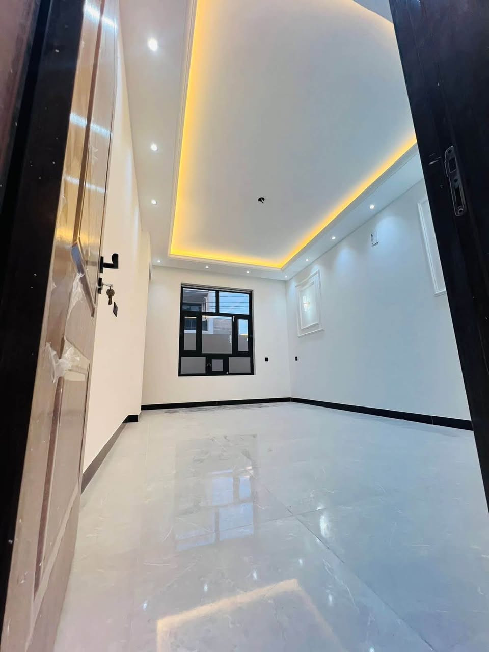السلام عليكم

🏠#دار_للبيع   100متر واجهيه 6،25متر نزال 16متر

  طابقين   بناء حديث وتصميم متكامل ✨️

يحتوي البيت. ع[3غرف نوم -استقبال -صحيات عدد 2- صالة- ومطبخ] البيت شغل درجة اولى 

مع الخدمات[ماي-كهرباء-تبليط]✨️

🔴ملاحضه البيت قيد الانشاء يتسلم 🔑

⬅️نوع العقار  طابو زراعي سند 25 اقرار محكمه 

⬅️العنوان #بغداد_الدوره_البوعيثه   

       مجمع السلطان لأول 

🔴للاستفسار  خاص او الاتصال ع  الرقم ***********
