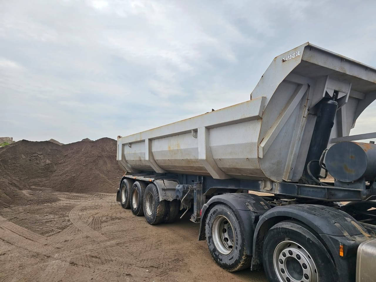 السلام عليكم
بودي تركي بابان جك جبير 
دناكير 14 تايرات نص عمر
مكان موصل السعر 85 بي مجال
*********** 
***********
