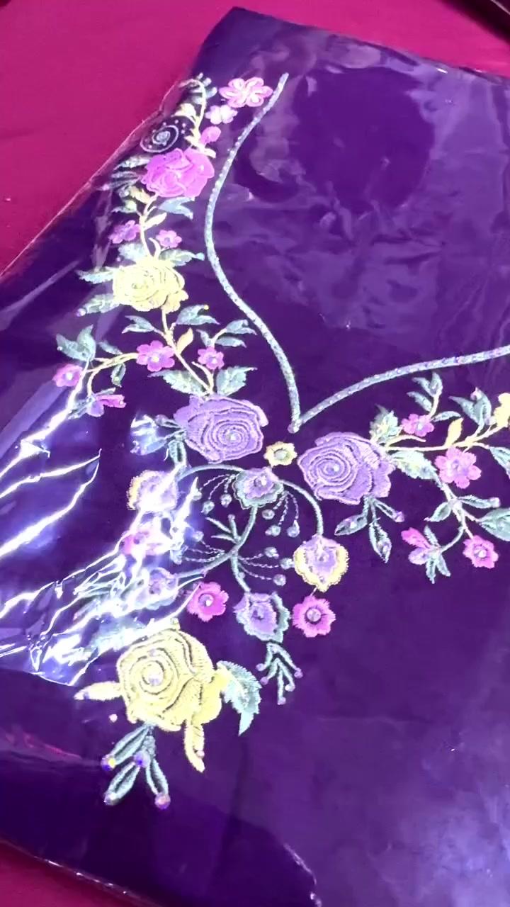 السلام عليكم 🌸
صفحتي خاصة بنقش وتطريز الفساتين النسائية حسب الطلب، تختارين النقشة واللون على ذوقج وأنا أسويلج الشغل مثل ما تحبين.

إذا عجبكم شغلي نورتوني عالخاص 🤍
وللعلم أشتغل ويّه خياطات بالجملة.


**إذا كنت صاحب هذا الإعلان وتريد حذفه لأي سبب، رجاءا أرسل رسالة إلى الدعم الفني**