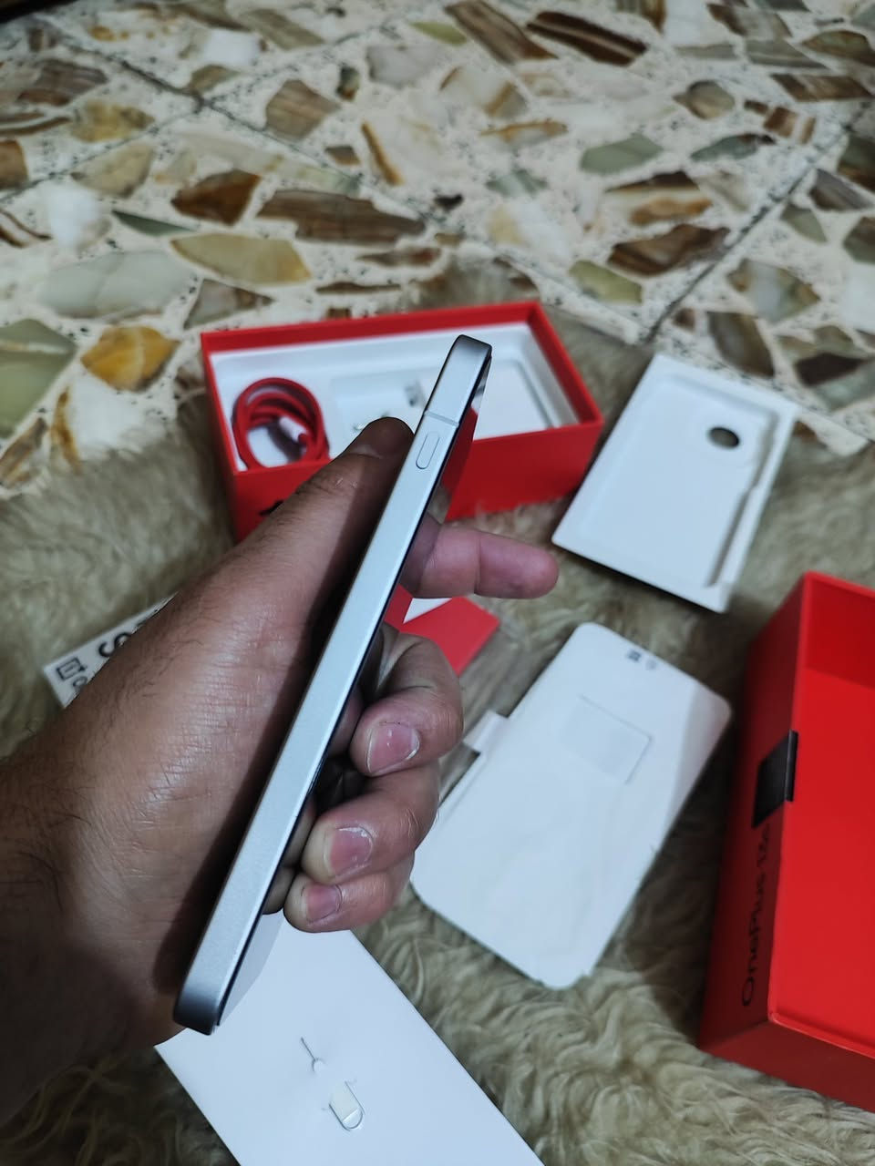 سلام عليكم اخوان جهاز وان بلص 13s نضافه ١٠٠ب١٠٠ اغراض كامله مع كفر ولاسق صحه البطاريه 100 نسخه عالميه مع كارتون عالمي مطابق معالج سناب دراكون 8 اليت احدث معالج بسنه 2025 شحن سريع 80 واط ومانه الله شحن يدون يومين استخدام جهاز فلاكشب بلكامل وبلخصوص لمحبي شاشه الصغيره وستخدام بيد واحده سعر جهاز 650 الف فقط للمراوس اخوان مابيع حسب الرغبه مكاني بغداد مدينه الصدر توصيل ماعندي للاستفسار خاص او وات ***********

