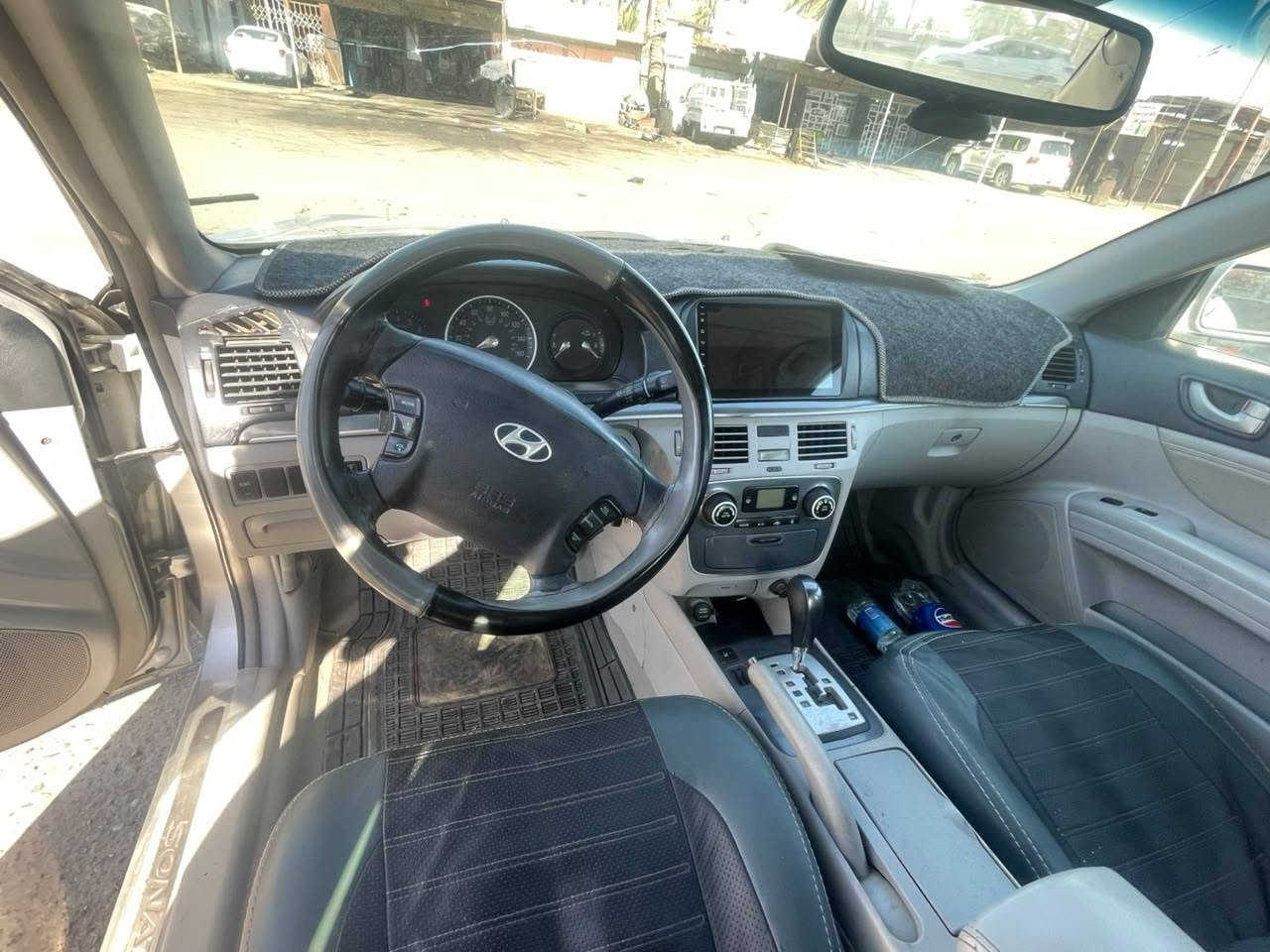 سوناته 2006  بيهه اربع قطع امبدلات ابلادي بدون صبغ بس جاملغ الخلفي بي صبغ سياره ليبل واحد سياره ناعمه ابشكل تبريدهه ثلج يكرص غرفه جلد كشنات كهرباء وارد امريكي تخم تاير بل باكيت شاده سعر قفل 80 الي يعجبه يخابر بدون عمله والي ميعجبه اكو كولشي بسوك 6 سندر محرك جديد ساعه وادامه امسويلهه بيدي بغداد غزاليه او المشاهده *********** ملاحضه ولا قطره معجون بل تكم بس صبغ تجي وشوف سياره ليبل واحد
